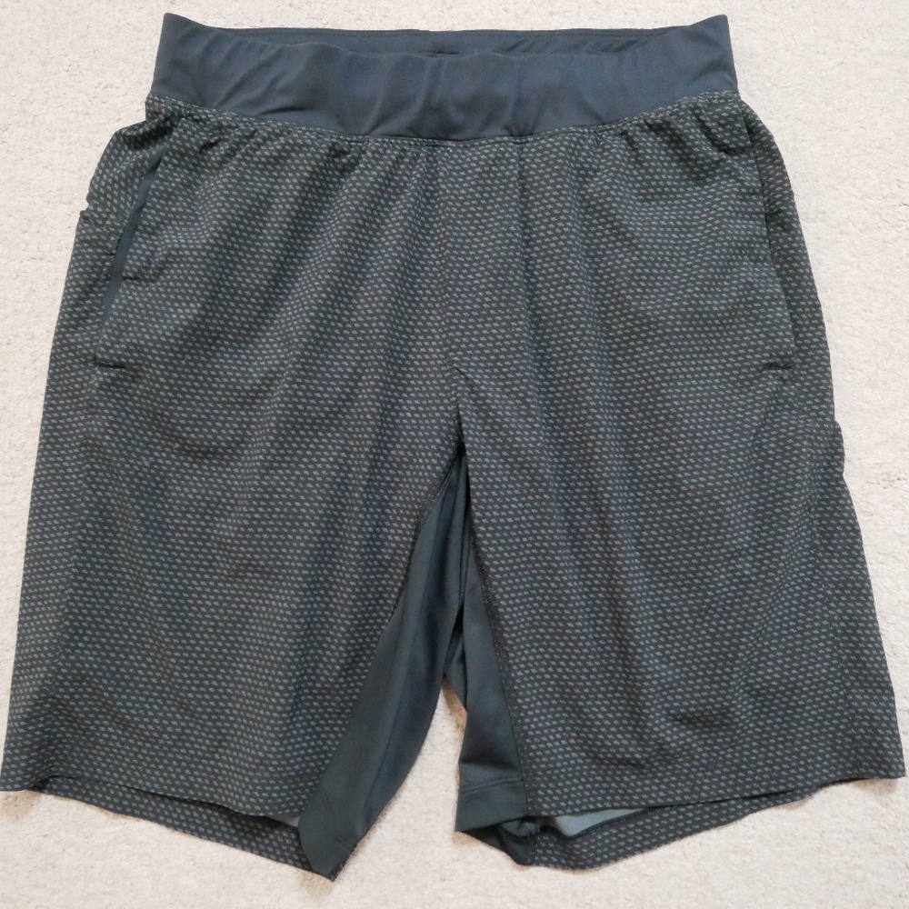 Lululemon T.H.E short with Nulux liner Medium